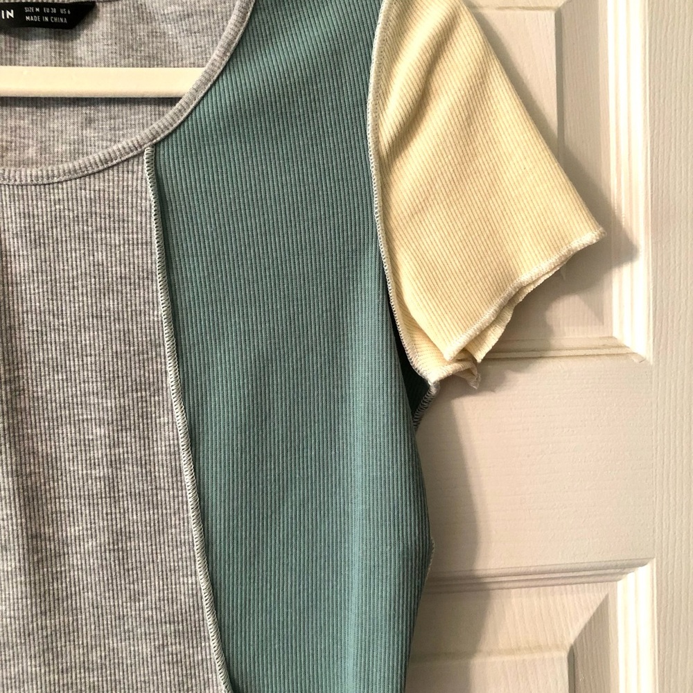 Shein, Colorblock Cropped Top - Picture 3 of 6